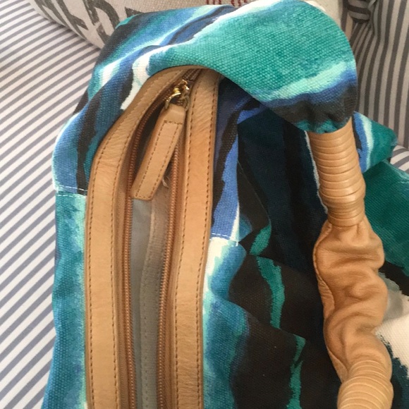 Tommy Bahamas boho bag exc shape leather strap/etc - Picture 2 of 4